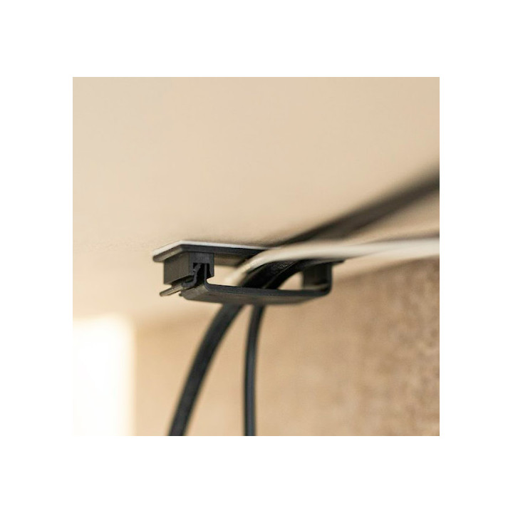 Selvklebende kabelklemme