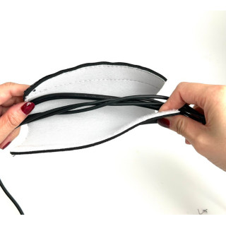 Kaapelipidikkeet, kaapelisukat tarranauhalla