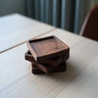 Sous-verres en bois, pour éviter les marques de brûlure sur les tables et les comptoirs de cuisine.