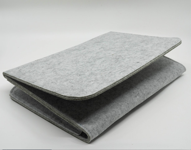 Storage bag, laptop bag in felt material for bedroom.
